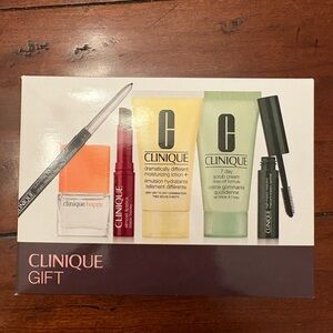 Clinique Gift Set - samples NWT